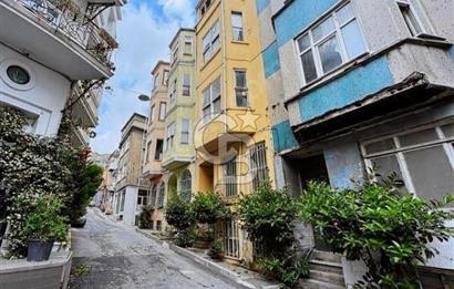 İSTANBUL BEYOĞLU BÜLBÜL MAHALLESİNDE SATILIK ÜÇÜZ BİNA