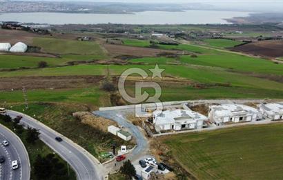 BÜYÜKÇEKMECE E-5 ÜZERİ 15.350 M2 10 VİLLALIK DENİZ VE GÖL MANZARALI ARSA