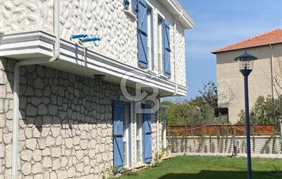 Ayvalık Altınova'da Satılık Yüzme Havuzlu Site İçinde Sıfır Villa