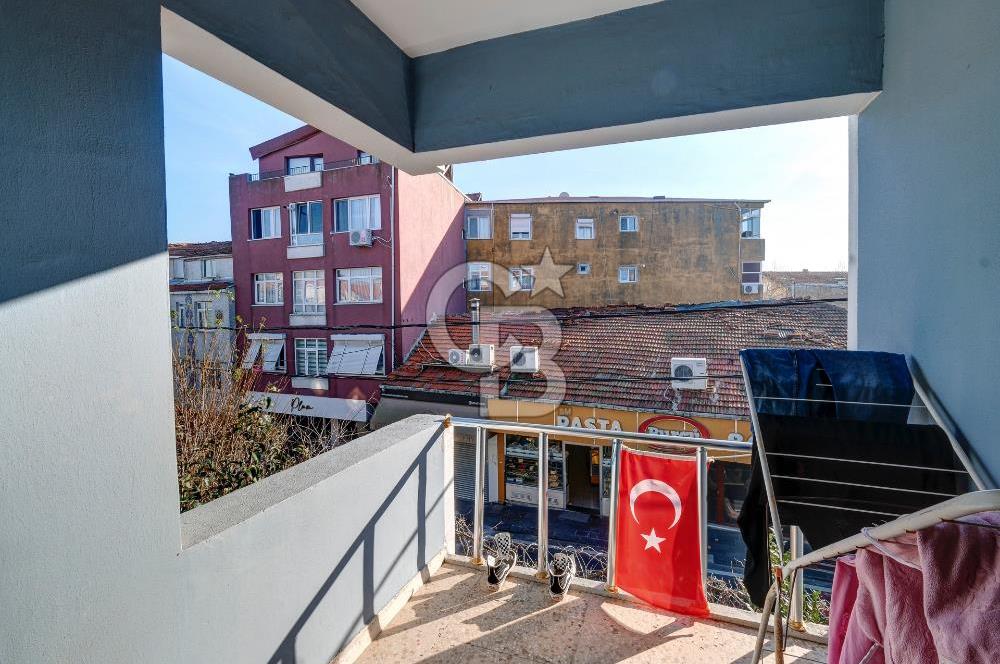 Emirgan Koruya çok yakın site içerisinde 3 katlı bahçeli otoparklı satılık villa