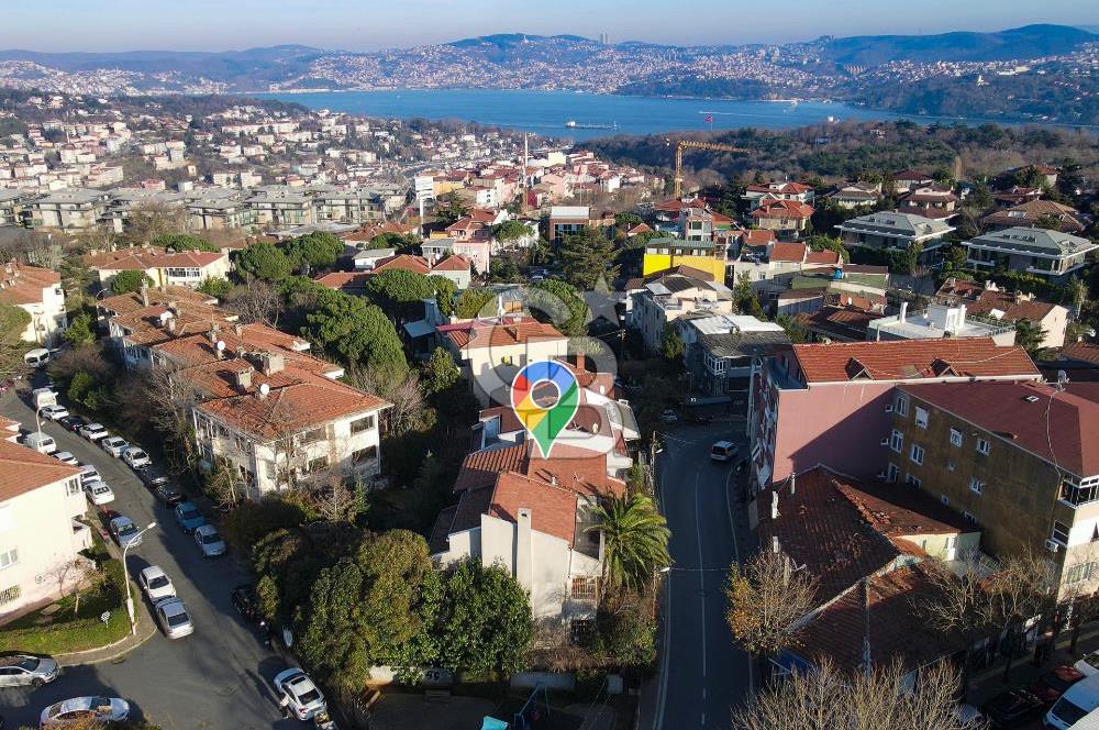 Emirgan Koruya çok yakın site içerisinde 3 katlı bahçeli otoparklı satılık villa