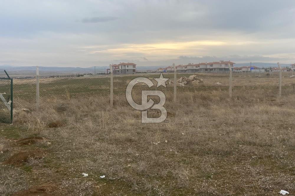 GÖLBAŞI GÖKÇEHÖYÜK KÖYÜNDE 1000M2 TARLA