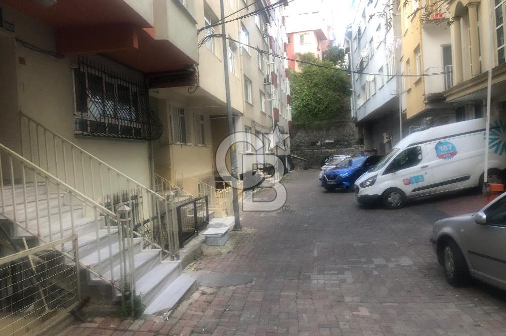 Fulya Mehmetçik Caddesinde Satılık 2+1