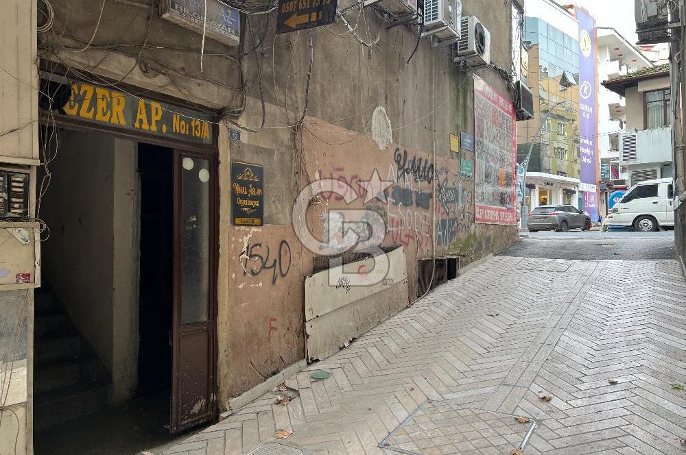 İZMİT ÇARŞI İNÖNÜ CADDESİ İÇİ YAPILI SATILIK 2+1 ARA KAT DAİRE