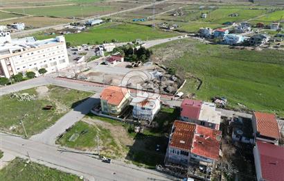 Ezine Devlet Hastahanesinin Yanında İmarlı 176 m2 Satılık Arsa