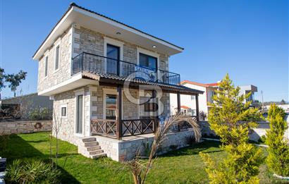 Foça Yenibağarası Mevkiinde Satılık Taş Dubleks 2+1 Villa