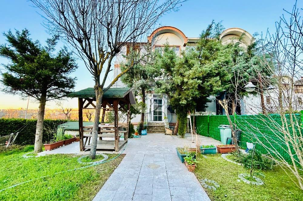 5+2 Villa for Sale in Greenery in Bahçeşehir 2nd Section