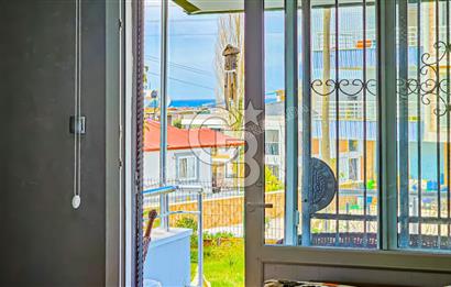 Oturulmaya Hazır Kuşadası Davutlarda Deniz Manzaralı, Geniş ve Kısmi Eşyalı Satılık 3+1 Tripleks Villa