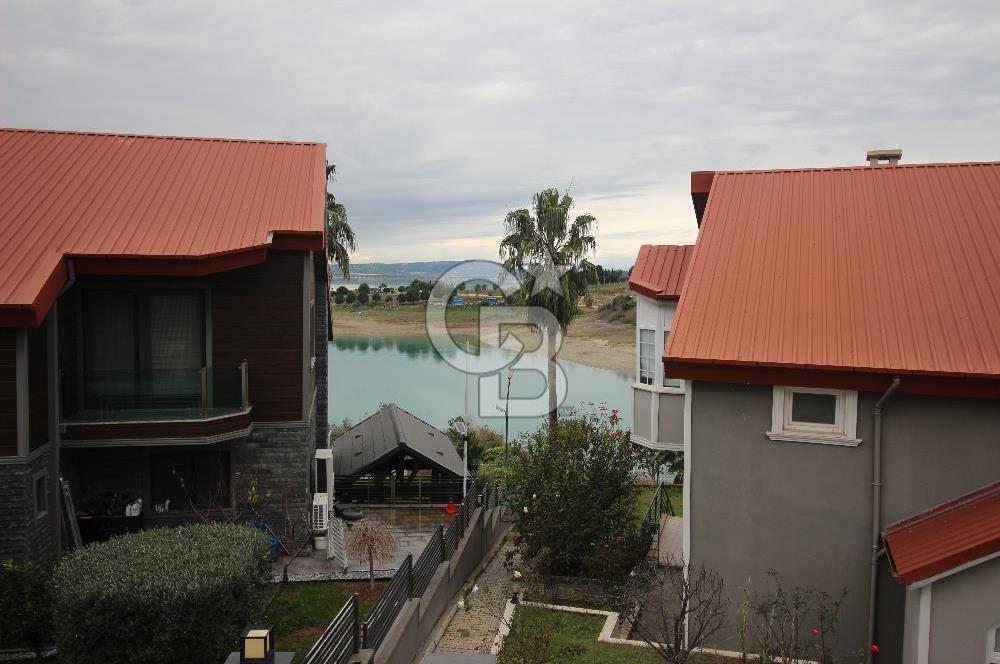 Adana Sarıçam Bayramhacılı’da Göl Manzaralı 5+2 Tripleks Villa