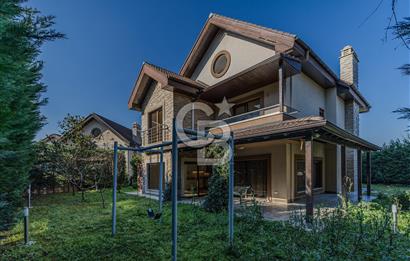 Demirci'de merkezi lokasyonda satılık müstakil villa