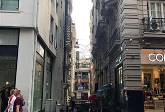 Beyoğlu İstiklal Caddesini Gören Komple Satılık Bina