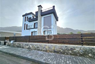 Kıbrıs Girne Karşıyaka'da Deniz ve Dağ Manzaralı Satılık 4+1 *Takas İmkanlı* Sıfır Villa