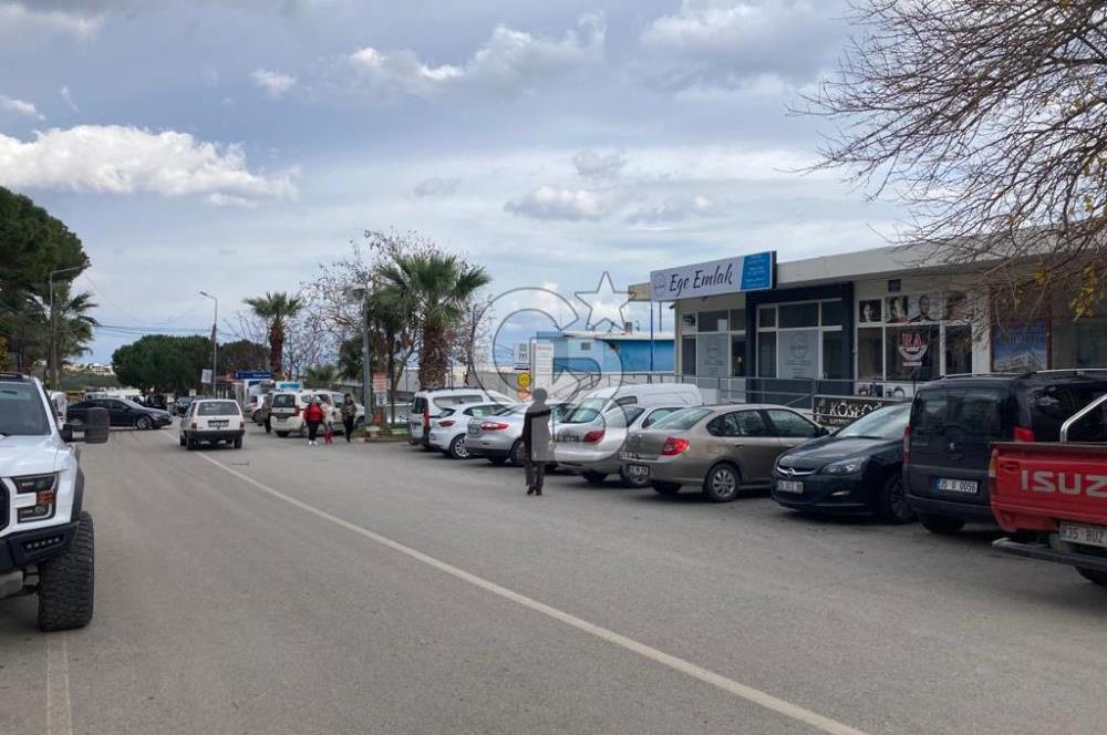 Karaburun Merkez'de Caddeye Cepheli Satılık Dükkan