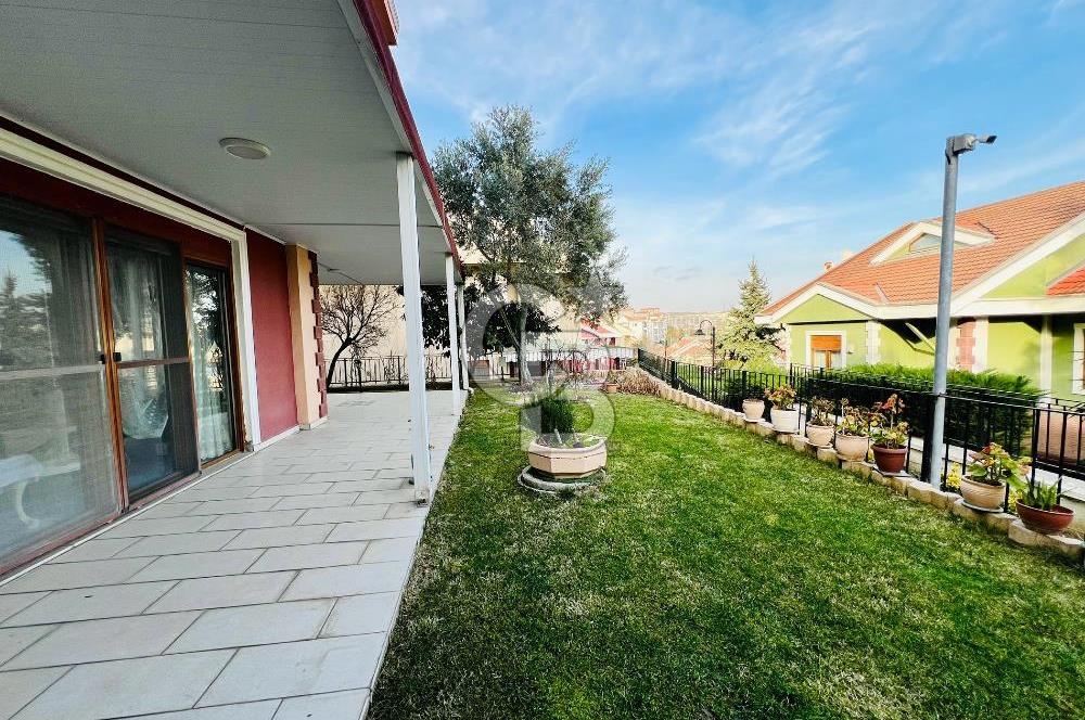Bahçeşehir 2nd Section 5+2 Fully Detached Villa Triplex for Sale