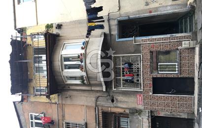  Beyoğlu'nda Şehit Muhtar mahallesinde dört katlı satılık bina 