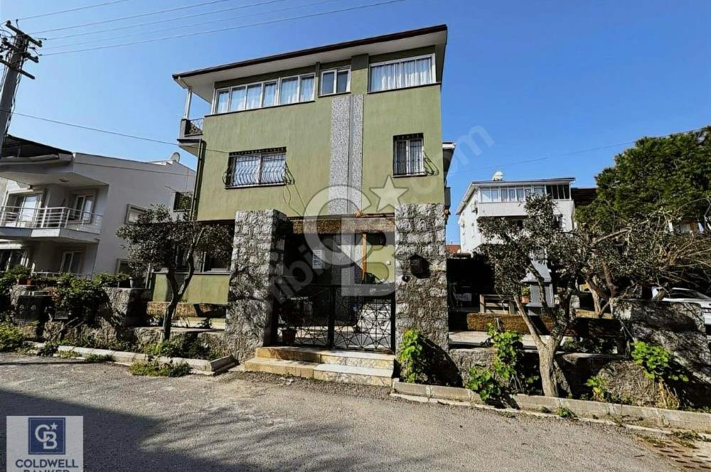 Urla Zeytinalanı'nda satılık 4+1 villa