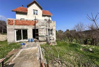 Karaburun Eğlenhoca köyü 1150 m2 içinde satılık villa