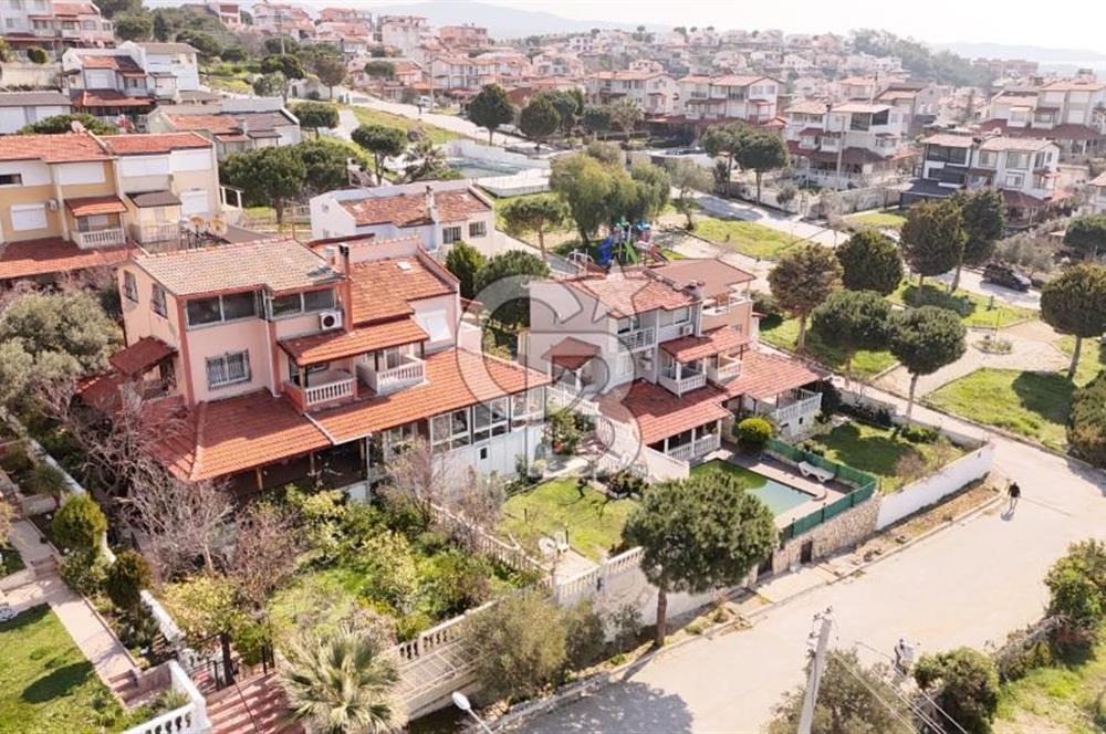 Seferihisar Akarca'da Satılık Deniz Manzaralı Villa