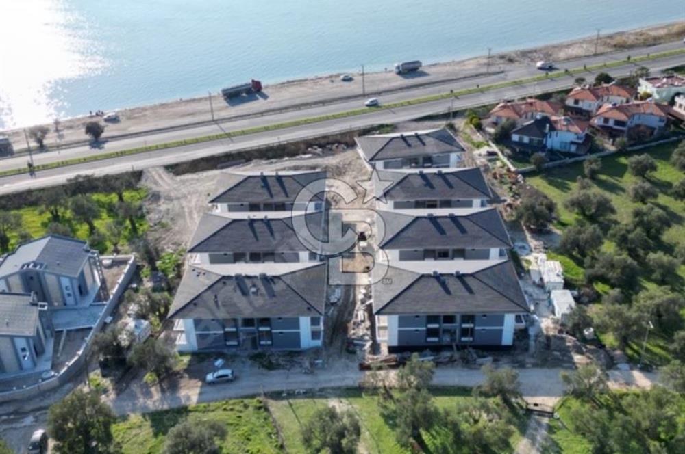 Ayvalık’ta Havuzlu Sitede Deniz Manzaralı Satılık 2+1 Daireler