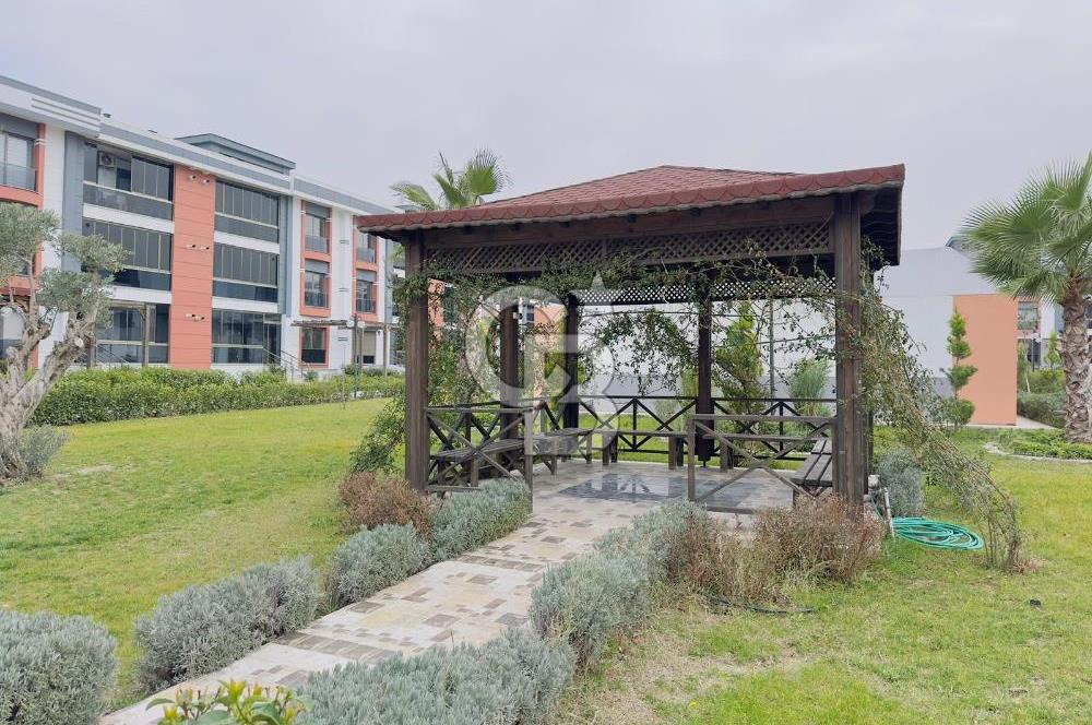 Manisa -Yunus Emre- Karaali Mahallesinde;  Saray Park Evlerinde 