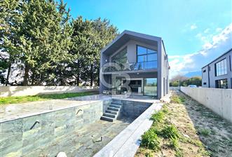5+1 Special Design Villa For Sale With Swimming Pool Close To The Sea In Lapta In Kyrenia In TRNC
