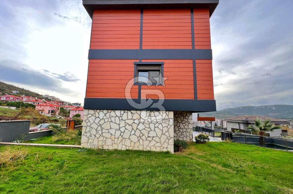 Güzelbahçe Kolejler Bölgesinde 4+2 Havuzlu Triplex Villa