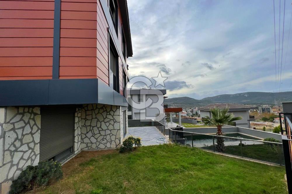 Güzelbahçe Kolejler Bölgesinde 4+2 Havuzlu Triplex Villa