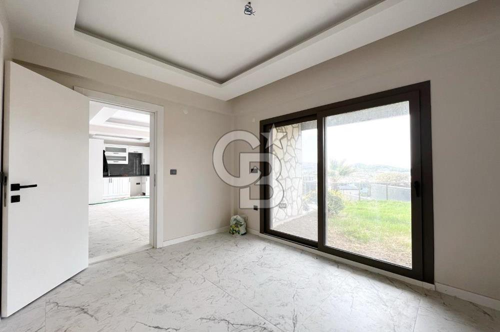 Güzelbahçe Kolejler Bölgesinde 4+2 Havuzlu Triplex Villa