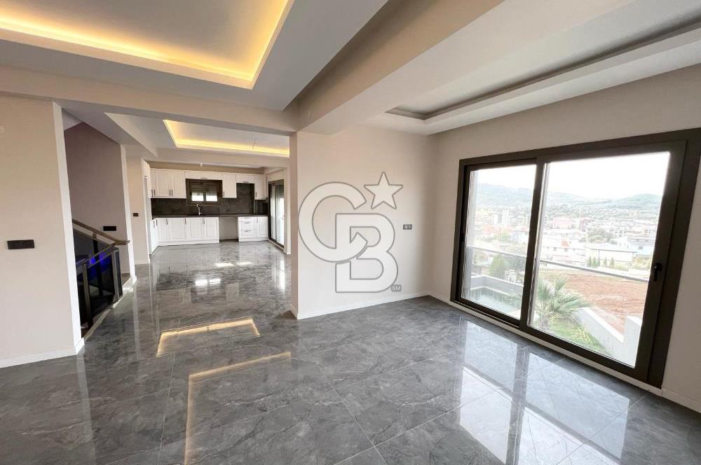 Güzelbahçe Kolejler Bölgesinde 4+2 Havuzlu Triplex Villa