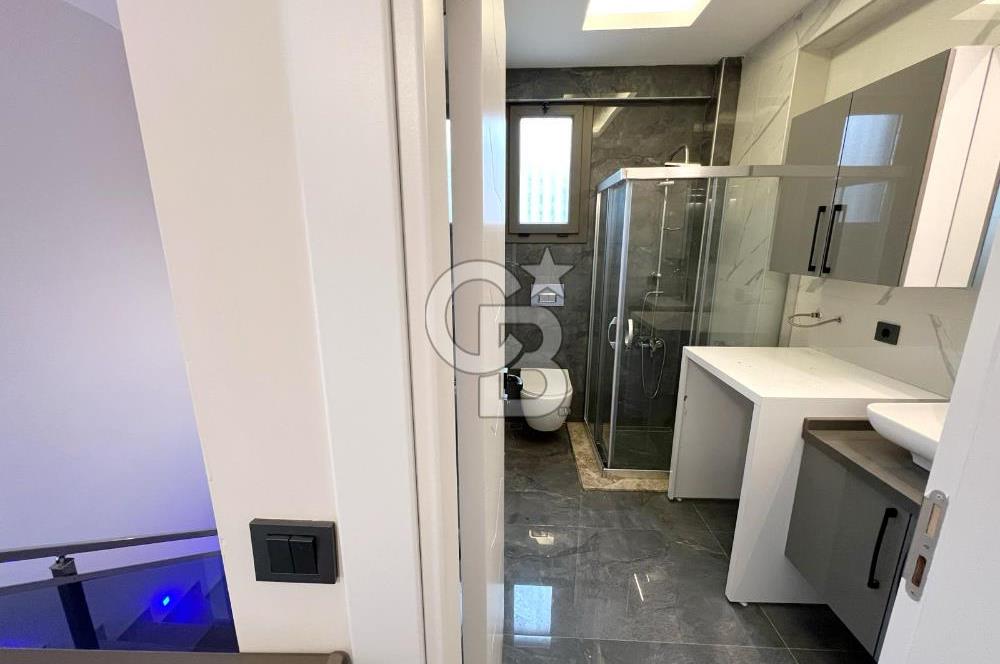 Güzelbahçe Kolejler Bölgesinde 4+2 Havuzlu Triplex Villa