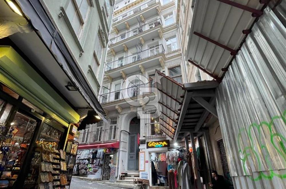 Galata'da Tarihi Bahtiyar Apartmanı'nda Eşyalı 3+1 Kiralık Daire