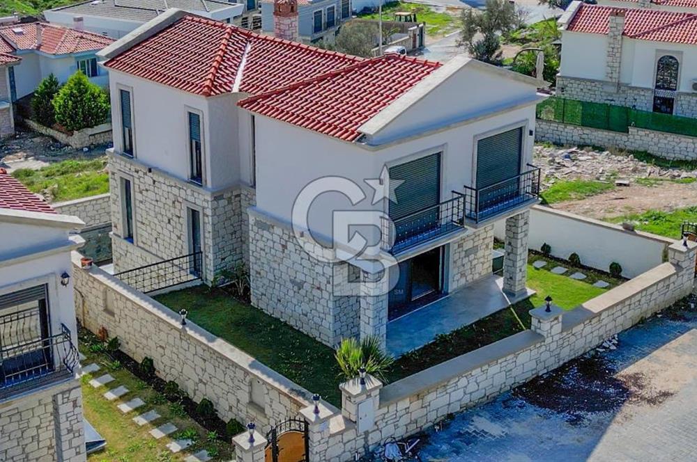 Çeşme Reisdere'de 5+1 Satılık Sıfır Taş Villa