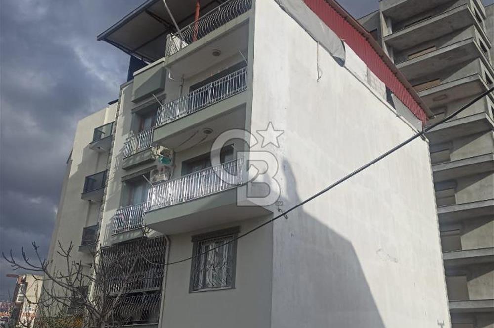 Karabağlar'da Cadde Üstünde Satılık Bina