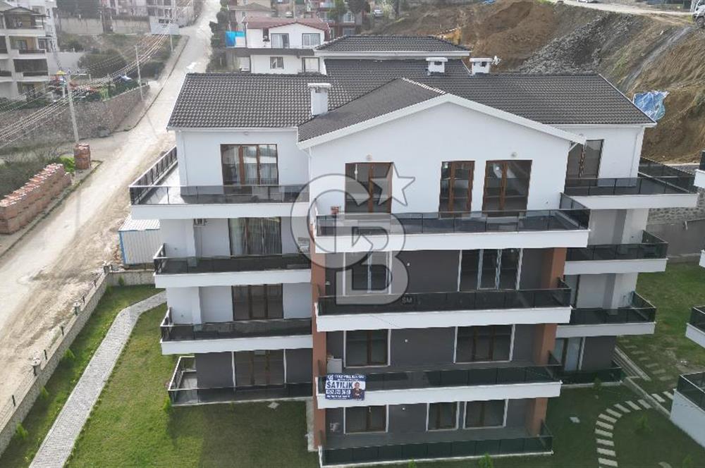 TOPÇULAR'DA HAVUZLU SİTEDE ASANSÖRLÜ SIFIR 170 M2 SATILIK DAİRE