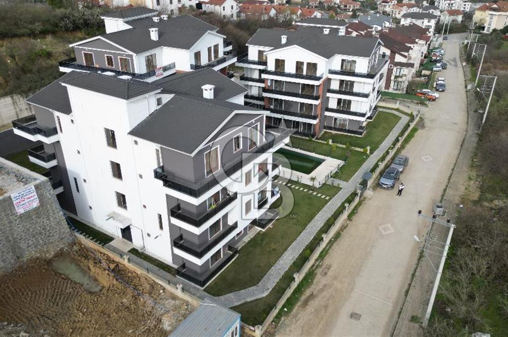 TOPÇULAR'DA HAVUZLU SİTEDE ASANSÖRLÜ SIFIR 170 M2 SATILIK DAİRE