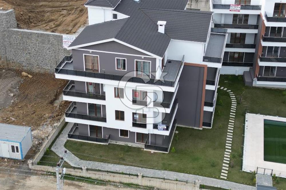 TOPÇULAR'DA HAVUZLU SİTEDE ASANSÖRLÜ SIFIR 170 M2 SATILIK DAİRE