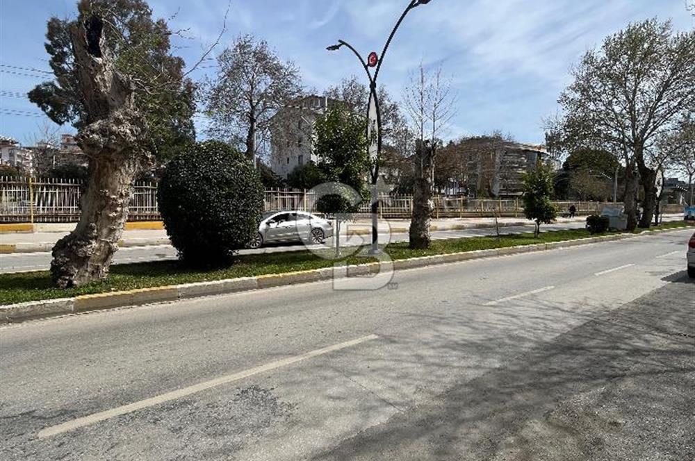 Torbalı'da Cadde Üstü Satılık Dükkan