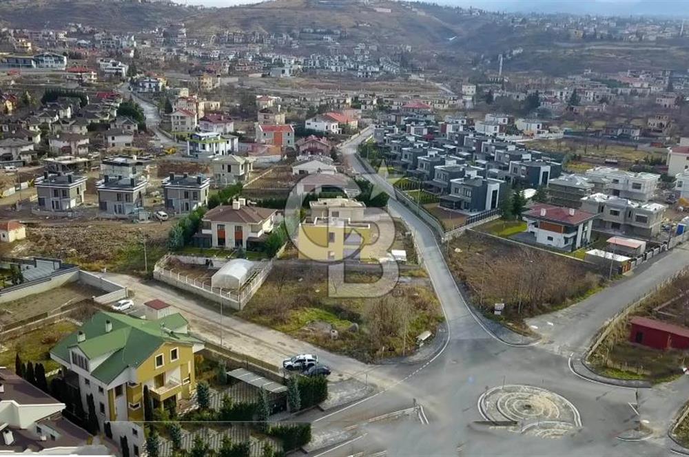 ERENKÖY'ÜN TAM MERKEZİNDE KÖŞEBAŞI TEMİZ VİLLA PARSELİ