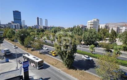 Bornova'da Ankara Caddesine Cepheli Plaza 82'de Kiralık Ofisler