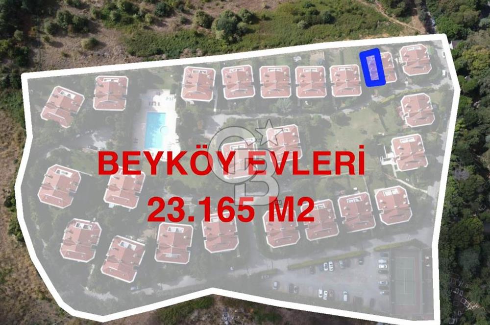Beykoz'da Boğaz Manzaralı Site İçinde Satılık Villa