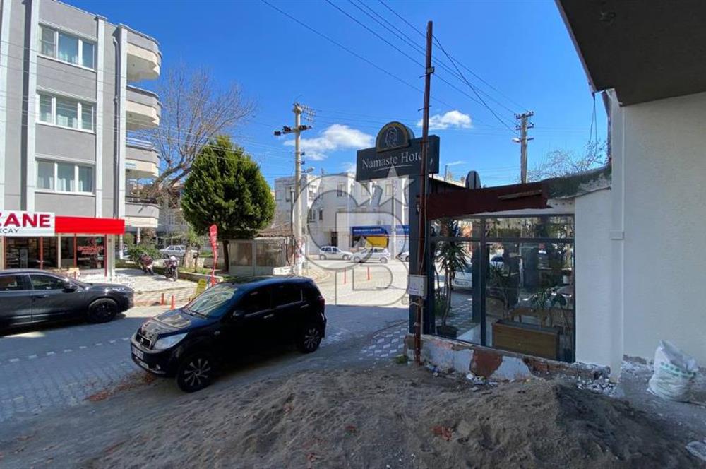 AKÇAY SAKARYA CADDESİNDE YOLA CEPHELİ 30 M2 SIFIR DÜKKAN