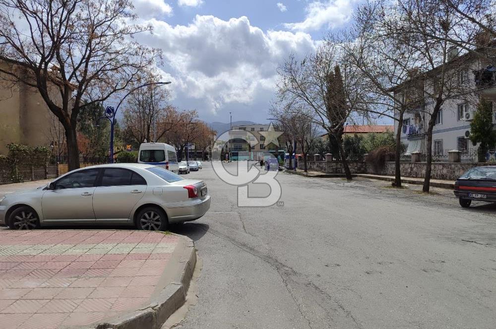 Manisa Güzelyurt'da Manas Caddesi Üzerinde Satılık 4+1 Villa