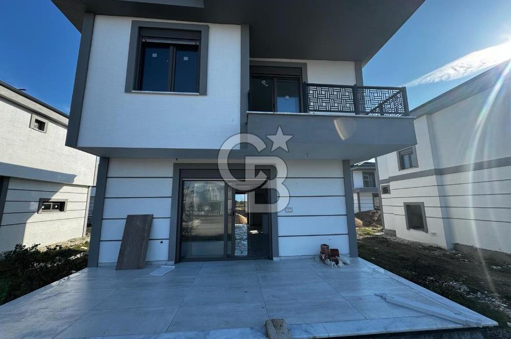 Ayvalık Altınova da 3+1 Havuzlu Villa