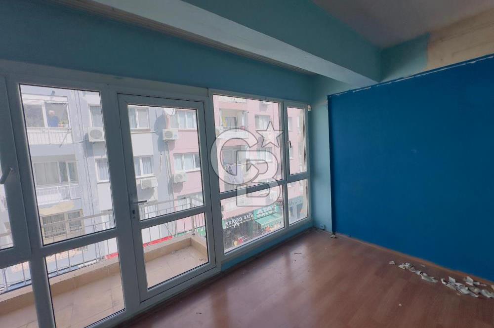 Üçyol ;Betonyol Cadde Üzeri Satılık 3+1 100 m2 Arakat Daire