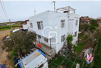 Ayvalık Küçükköy'de 4+2 380m2 arsa içerisin de satılık bina