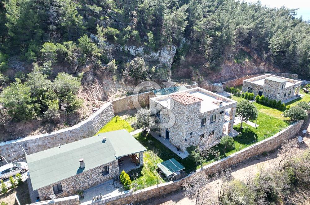 Asos Sazlı da Tamamı Satılık 4 Adet Havuzlu Taş Villa