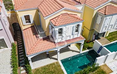 Kuşadası Karaova'da 5+1 özel havuzlu villa