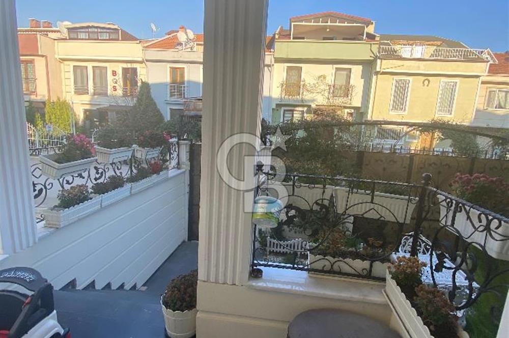 Altınşehir'de Satılık 5+1 Dört Yaşında Tripleks Villa
