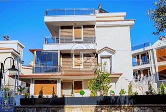 Gömeç Karaağaç'ta havuzlu satılık tripleks villa