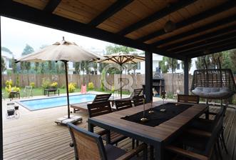 Sapanca da İşletme ruhsatına sahip eşyalı müstakil havuzlu villa